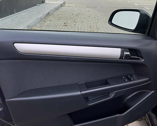 Серый Опель Астра, объемом двигателя 1.6 л и пробегом 207 тыс. км за 5800 $, фото 17 на Automoto.ua