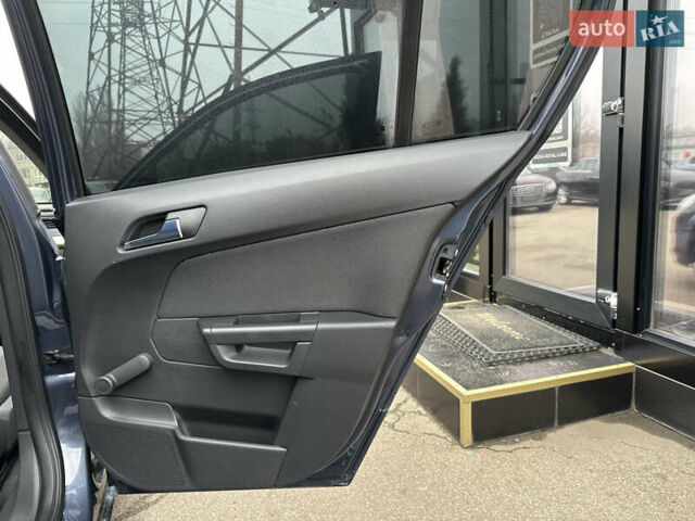 Серый Опель Астра, объемом двигателя 1.8 л и пробегом 230 тыс. км за 6900 $, фото 20 на Automoto.ua