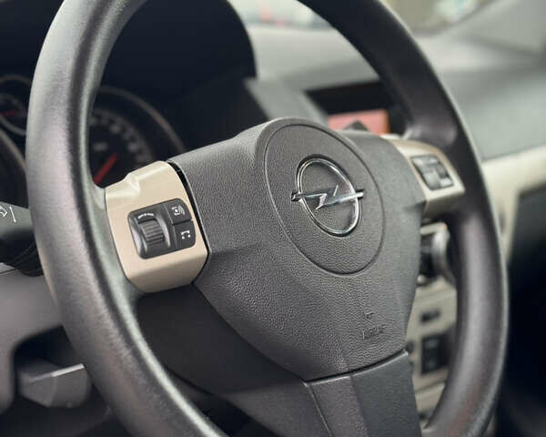 Опель Астра 2008 в Виннице на Automoto.ua Серый Опель Астра, объемом двигателя 1.7 л и пробегом 286 тыс. км за 5199 $, фото 19 на Automoto.ua