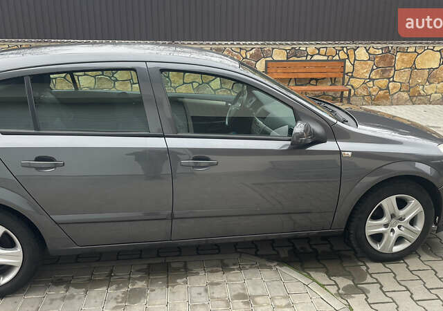 Серый Опель Астра, объемом двигателя 1.7 л и пробегом 285 тыс. км за 5399 $, фото 13 на Automoto.ua