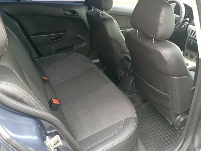 Серый Опель Астра, объемом двигателя 1.4 л и пробегом 212 тыс. км за 4000 $, фото 10 на Automoto.ua