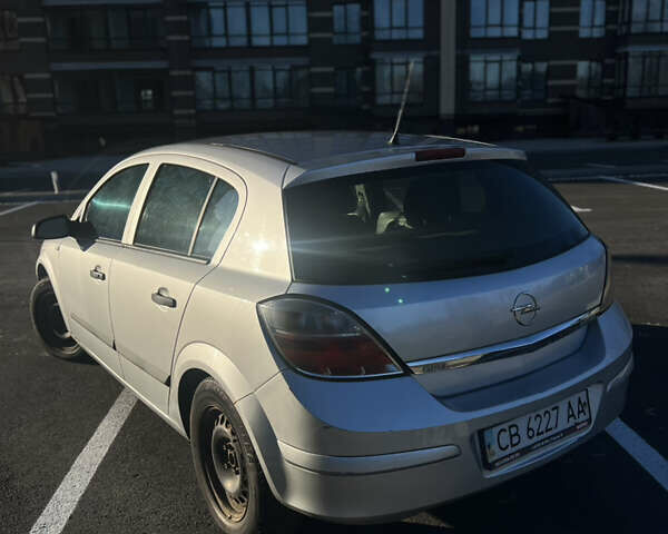 Серый Опель Астра, объемом двигателя 1.4 л и пробегом 250 тыс. км за 3800 $, фото 2 на Automoto.ua