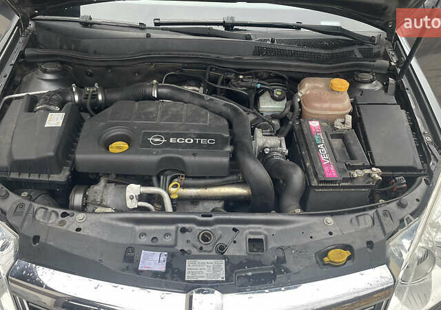 Серый Опель Астра, объемом двигателя 1.7 л и пробегом 285 тыс. км за 5399 $, фото 6 на Automoto.ua