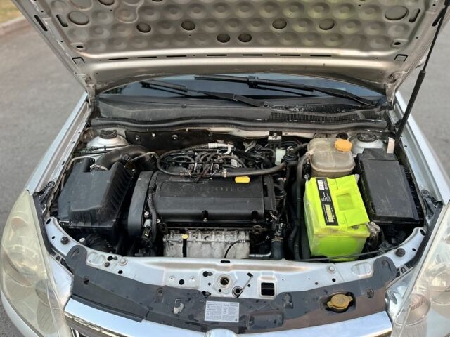 Сірий Опель Астра, об'ємом двигуна 1.6 л та пробігом 236 тис. км за 4200 $, фото 22 на Automoto.ua