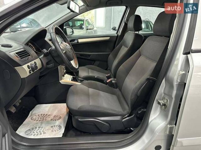 Серый Опель Астра, объемом двигателя 1.6 л и пробегом 117 тыс. км за 6999 $, фото 11 на Automoto.ua