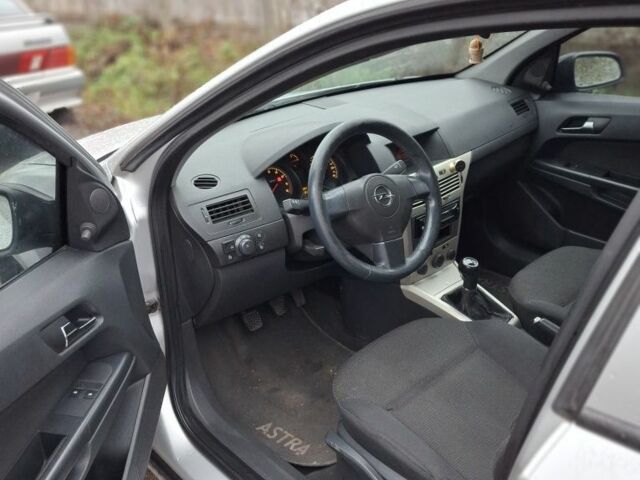 Сірий Опель Астра, об'ємом двигуна 1.4 л та пробігом 250 тис. км за 3700 $, фото 4 на Automoto.ua