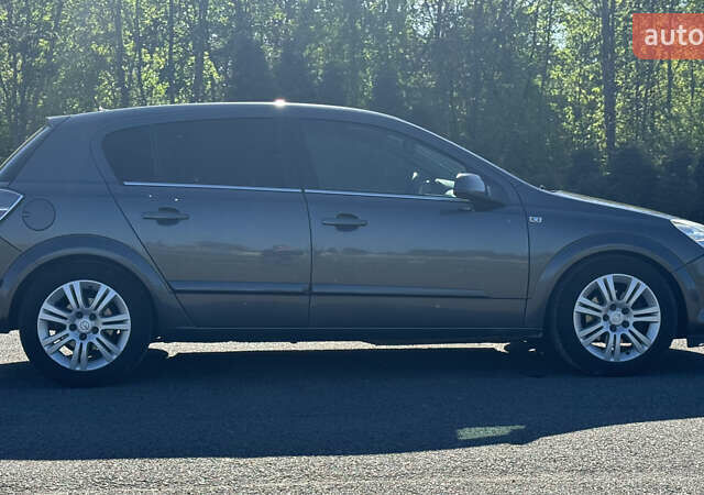 Серый Опель Астра, объемом двигателя 1.7 л и пробегом 238 тыс. км за 5200 $, фото 24 на Automoto.ua