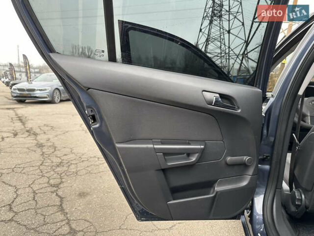 Серый Опель Астра, объемом двигателя 1.8 л и пробегом 230 тыс. км за 6900 $, фото 16 на Automoto.ua