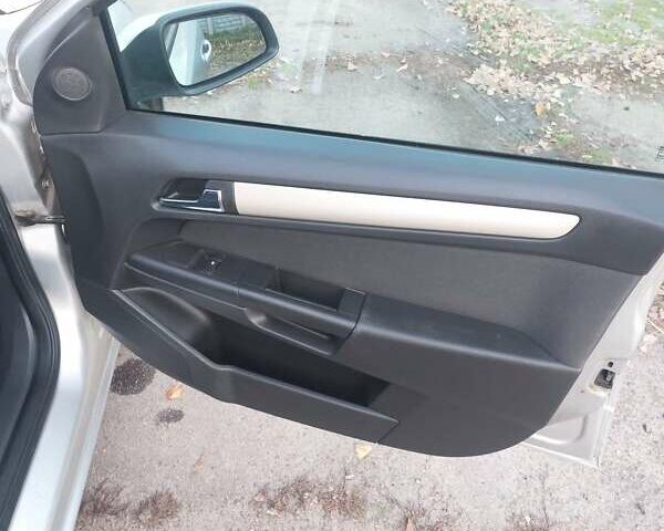 Серый Опель Астра, объемом двигателя 1.6 л и пробегом 223 тыс. км за 5600 $, фото 37 на Automoto.ua