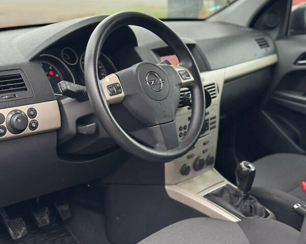 Опель Астра 2008 в Виннице на Automoto.ua Серый Опель Астра, объемом двигателя 1.7 л и пробегом 286 тыс. км за 5199 $, фото 18 на Automoto.ua