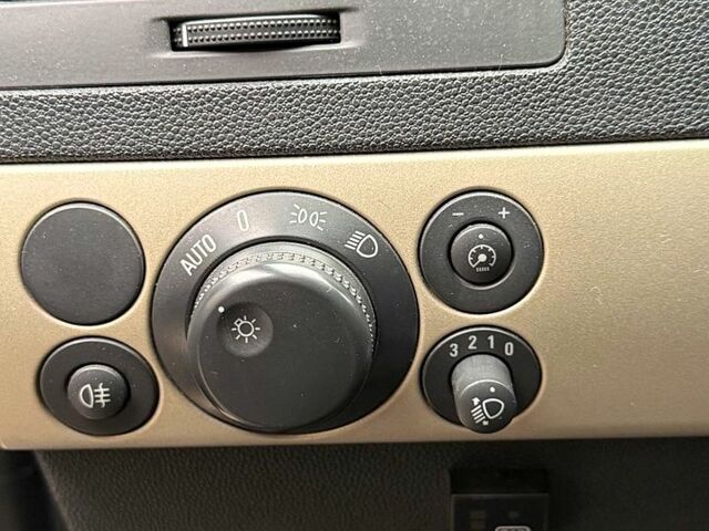 Серый Опель Астра, объемом двигателя 1.4 л и пробегом 240 тыс. км за 4500 $, фото 9 на Automoto.ua