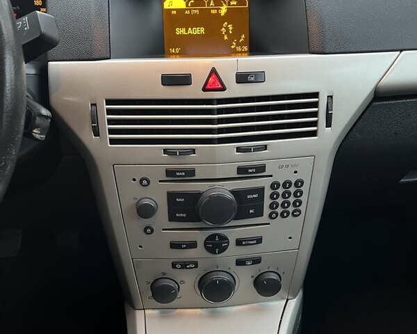 Серый Опель Астра, объемом двигателя 1.6 л и пробегом 207 тыс. км за 5800 $, фото 30 на Automoto.ua