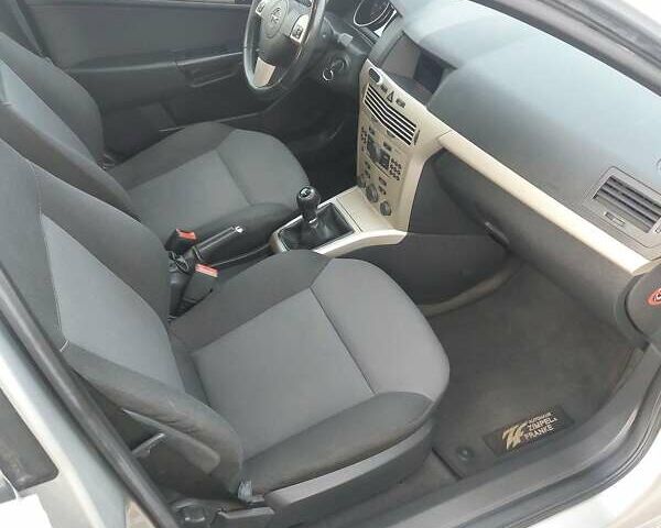 Серый Опель Астра, объемом двигателя 1.6 л и пробегом 223 тыс. км за 5600 $, фото 42 на Automoto.ua