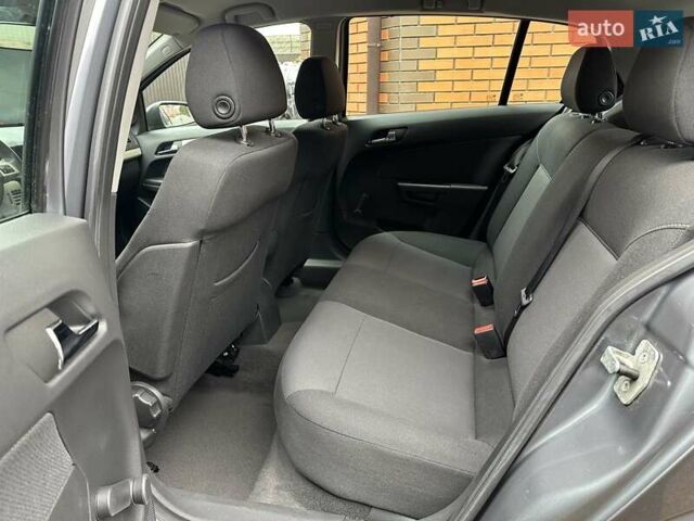 Серый Опель Астра, объемом двигателя 1.6 л и пробегом 236 тыс. км за 5499 $, фото 23 на Automoto.ua