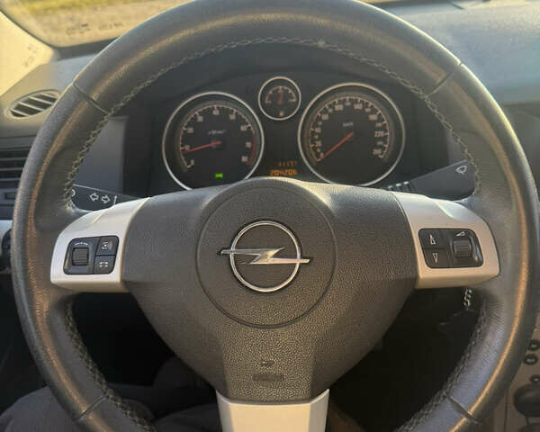 Серый Опель Астра, объемом двигателя 1.8 л и пробегом 204 тыс. км за 5500 $, фото 6 на Automoto.ua