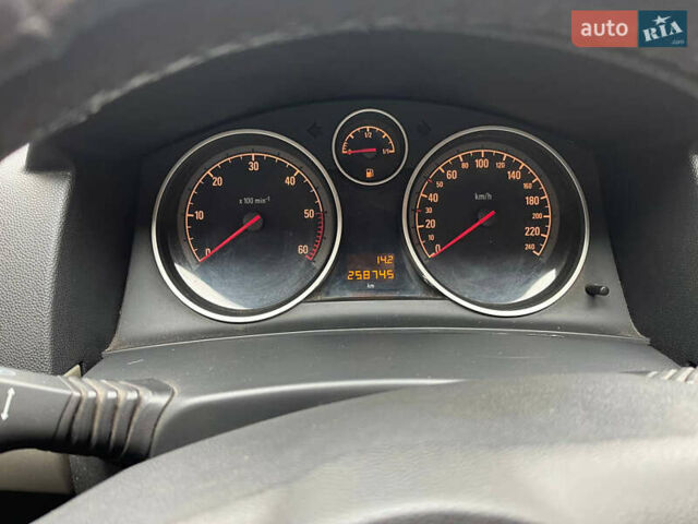 Серый Опель Астра, объемом двигателя 1.7 л и пробегом 258 тыс. км за 5900 $, фото 7 на Automoto.ua