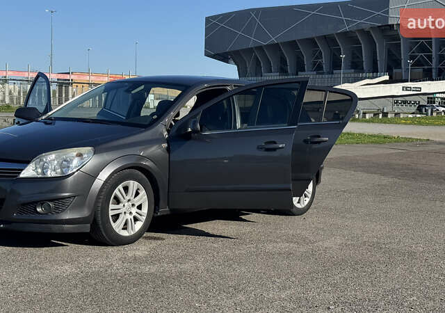 Серый Опель Астра, объемом двигателя 1.7 л и пробегом 238 тыс. км за 5200 $, фото 28 на Automoto.ua