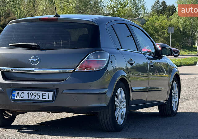 Серый Опель Астра, объемом двигателя 1.7 л и пробегом 238 тыс. км за 5200 $, фото 25 на Automoto.ua