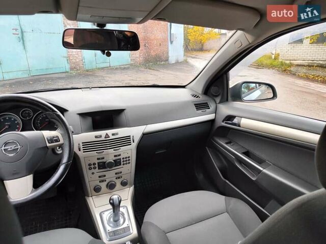 Опель Астра 2008 в Чернигове на Automoto.ua Серый Опель Астра, объемом двигателя 1.6 л и пробегом 178 тыс. км за 5300 $, фото 10 на Automoto.ua