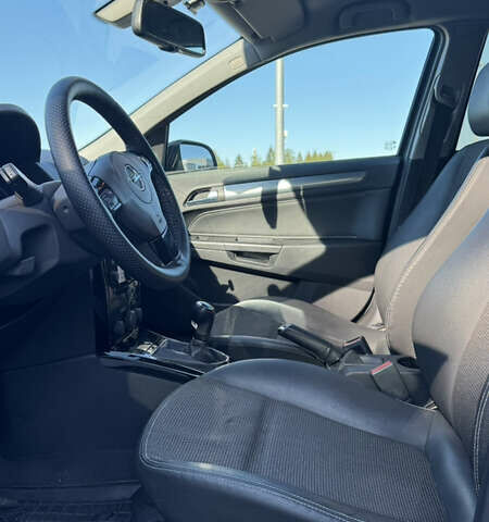 Серый Опель Астра, объемом двигателя 1.7 л и пробегом 238 тыс. км за 5200 $, фото 4 на Automoto.ua