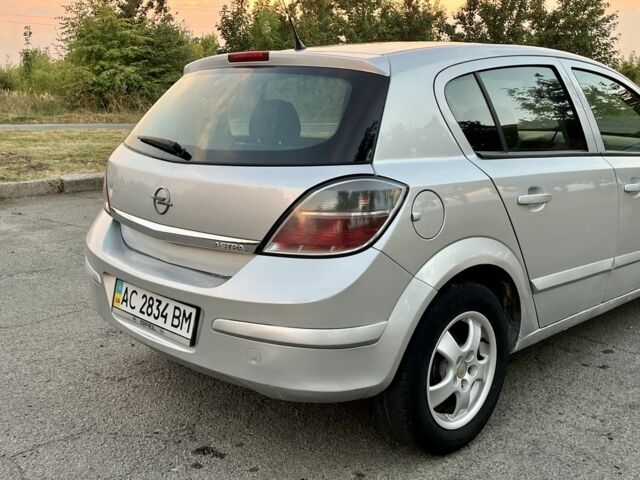 Сірий Опель Астра, об'ємом двигуна 1.6 л та пробігом 236 тис. км за 4200 $, фото 6 на Automoto.ua