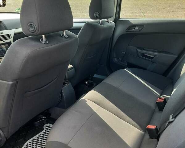 Серый Опель Астра, объемом двигателя 1.6 л и пробегом 168 тыс. км за 5300 $, фото 7 на Automoto.ua