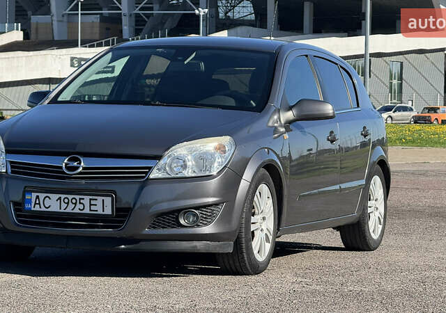 Серый Опель Астра, объемом двигателя 1.7 л и пробегом 238 тыс. км за 5200 $, фото 19 на Automoto.ua