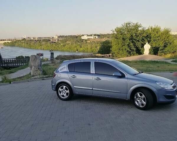 Серый Опель Астра, объемом двигателя 1.4 л и пробегом 260 тыс. км за 5099 $, фото 1 на Automoto.ua