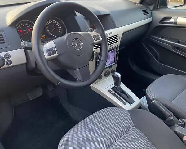 Серый Опель Астра, объемом двигателя 1.8 л и пробегом 220 тыс. км за 6999 $, фото 10 на Automoto.ua