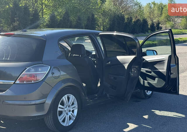 Серый Опель Астра, объемом двигателя 1.7 л и пробегом 238 тыс. км за 5200 $, фото 35 на Automoto.ua