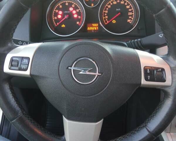 Сірий Опель Астра, об'ємом двигуна 1.6 л та пробігом 229 тис. км за 4400 $, фото 1 на Automoto.ua