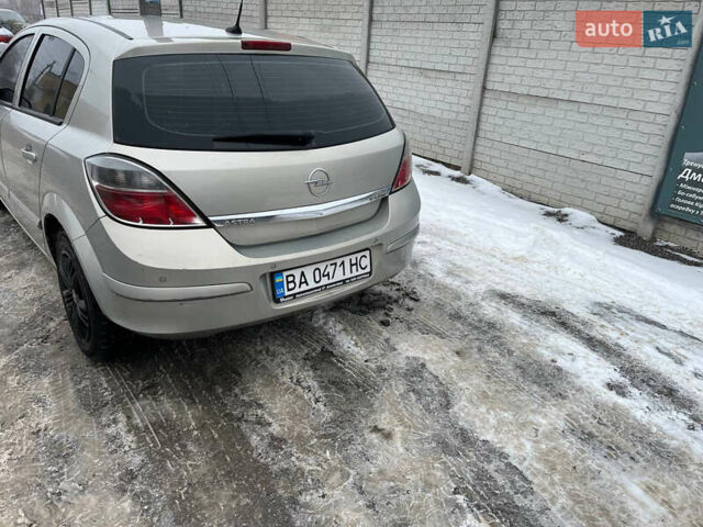Серый Опель Астра, объемом двигателя 1.7 л и пробегом 258 тыс. км за 5900 $, фото 5 на Automoto.ua