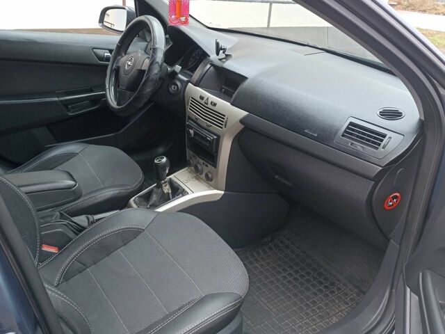 Серый Опель Астра, объемом двигателя 1.4 л и пробегом 212 тыс. км за 4000 $, фото 9 на Automoto.ua