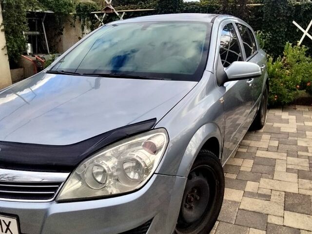 Серый Опель Астра, объемом двигателя 1.6 л и пробегом 220 тыс. км за 3750 $, фото 1 на Automoto.ua