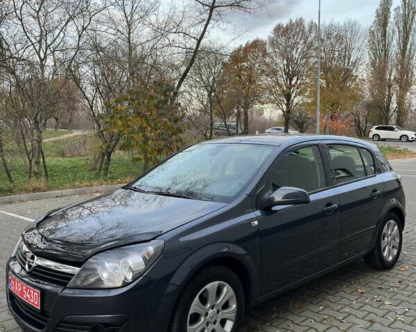 Серый Опель Астра, объемом двигателя 1.6 л и пробегом 207 тыс. км за 5800 $, фото 3 на Automoto.ua