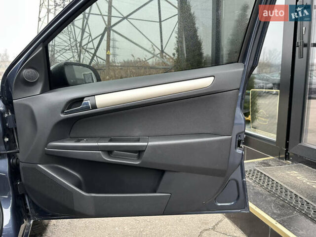 Серый Опель Астра, объемом двигателя 1.8 л и пробегом 230 тыс. км за 6900 $, фото 23 на Automoto.ua