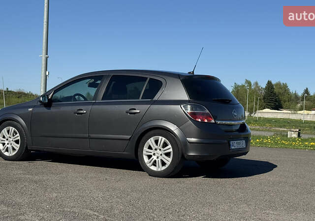 Серый Опель Астра, объемом двигателя 1.7 л и пробегом 238 тыс. км за 5200 $, фото 22 на Automoto.ua