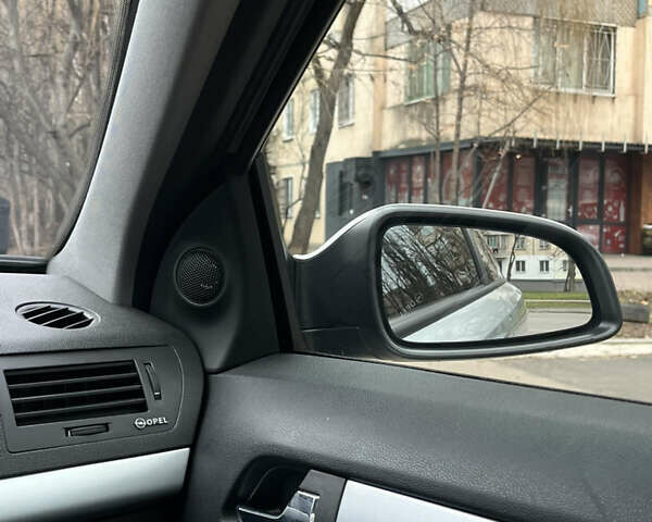 Серый Опель Астра, объемом двигателя 1.36 л и пробегом 285 тыс. км за 6000 $, фото 14 на Automoto.ua