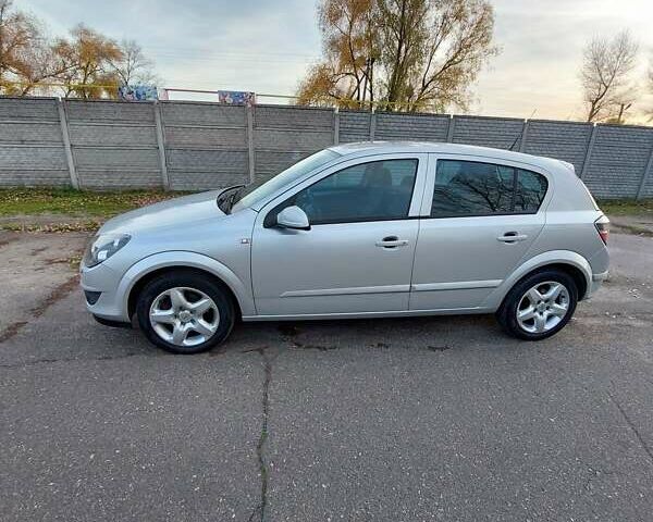 Серый Опель Астра, объемом двигателя 1.6 л и пробегом 223 тыс. км за 5600 $, фото 57 на Automoto.ua