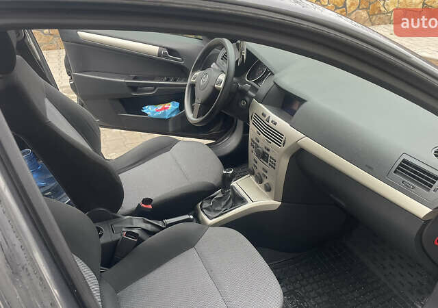 Серый Опель Астра, объемом двигателя 1.7 л и пробегом 285 тыс. км за 5399 $, фото 8 на Automoto.ua