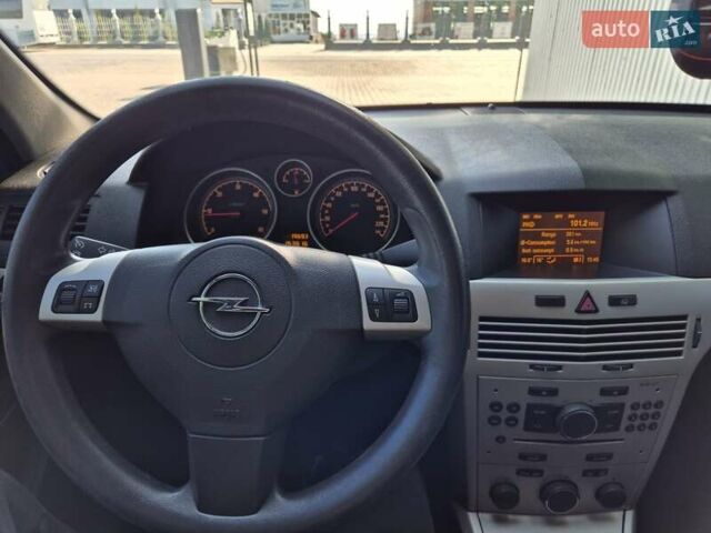 Серый Опель Астра, объемом двигателя 1.7 л и пробегом 154 тыс. км за 5500 $, фото 1 на Automoto.ua