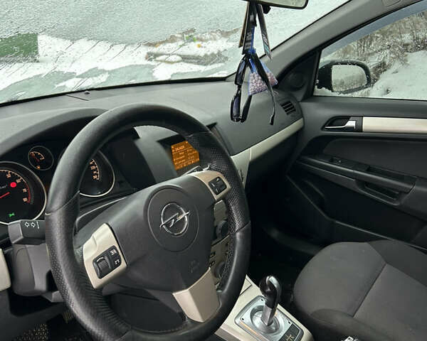 Серый Опель Астра, объемом двигателя 1.6 л и пробегом 244 тыс. км за 5650 $, фото 3 на Automoto.ua