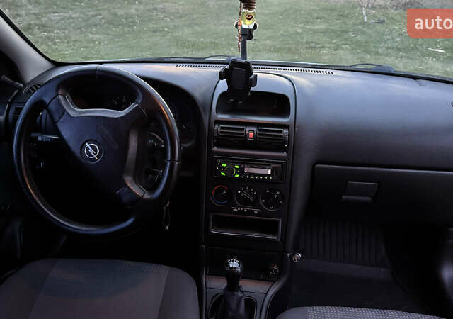 Серый Опель Астра, объемом двигателя 1.69 л и пробегом 334 тыс. км за 3650 $, фото 11 на Automoto.ua