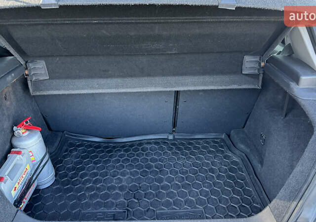 Серый Опель Астра, объемом двигателя 1.7 л и пробегом 238 тыс. км за 5200 $, фото 16 на Automoto.ua