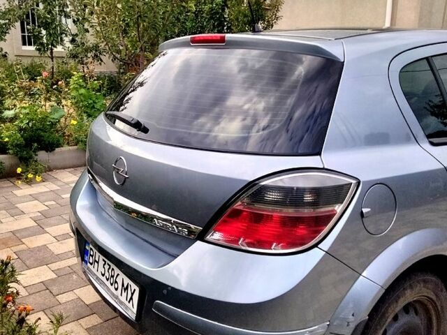 Серый Опель Астра, объемом двигателя 1.6 л и пробегом 220 тыс. км за 3750 $, фото 2 на Automoto.ua