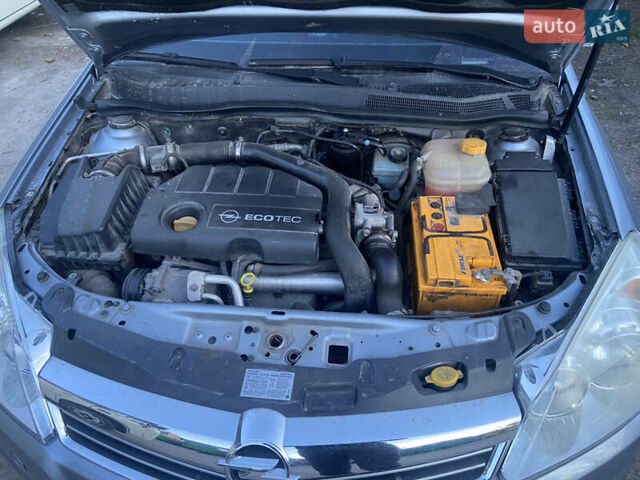 Серый Опель Астра, объемом двигателя 1.7 л и пробегом 264 тыс. км за 4600 $, фото 23 на Automoto.ua