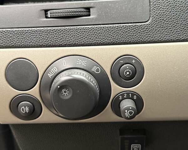 Серый Опель Астра, объемом двигателя 1.36 л и пробегом 260 тыс. км за 4500 $, фото 19 на Automoto.ua