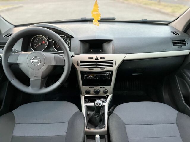 Сірий Опель Астра, об'ємом двигуна 1.6 л та пробігом 236 тис. км за 4200 $, фото 16 на Automoto.ua