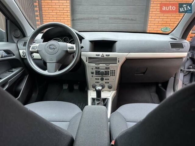 Серый Опель Астра, объемом двигателя 1.6 л и пробегом 236 тыс. км за 5499 $, фото 17 на Automoto.ua