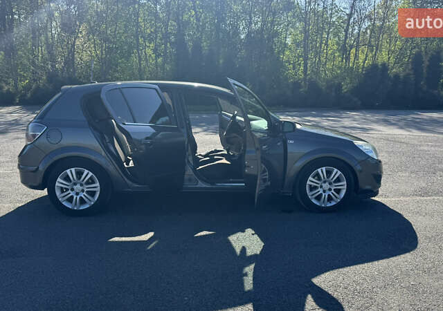 Серый Опель Астра, объемом двигателя 1.7 л и пробегом 238 тыс. км за 5200 $, фото 33 на Automoto.ua